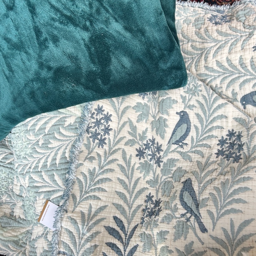 Quilted 100% Organic Cotton Bedspread KING Luxury Birds in Spring New With Tags - Picture 2 of 15